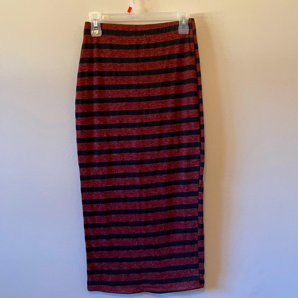 Lily White - Knit slit Midi Skirt - Picture 3 of 6